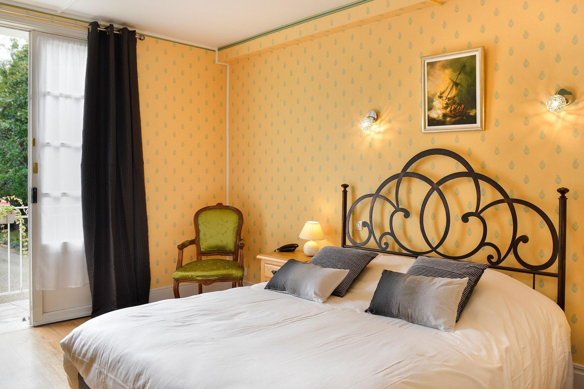 Logis Manoir De La Giraudiere Beaumont-en-Véron Buitenkant foto