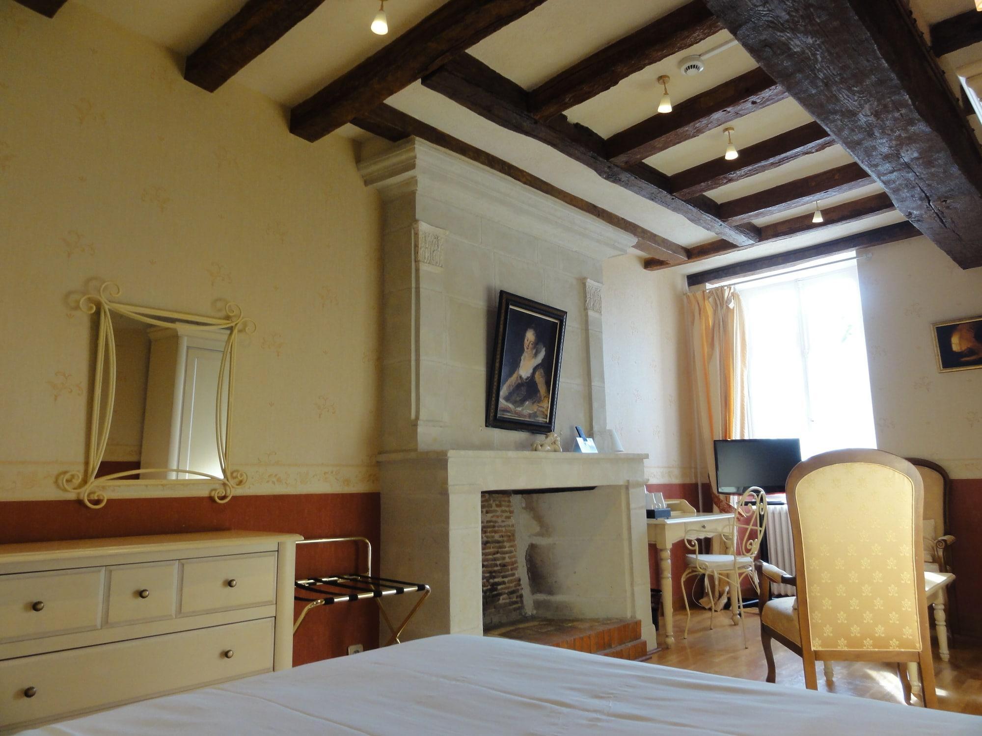 Logis Manoir De La Giraudiere Beaumont-en-Véron Buitenkant foto