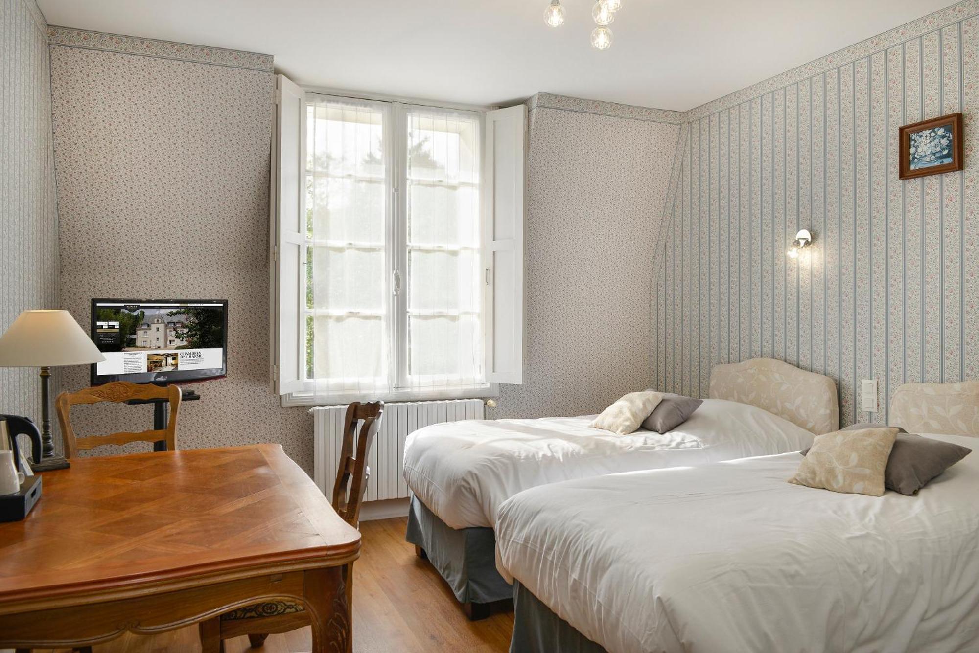 Logis Manoir De La Giraudiere Beaumont-en-Véron Buitenkant foto