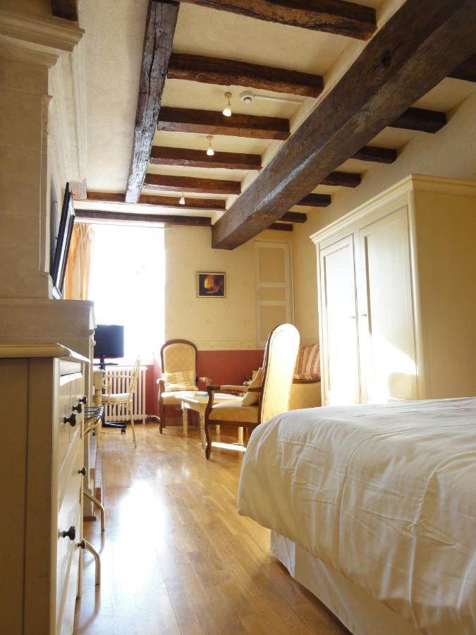 Logis Manoir De La Giraudiere Beaumont-en-Véron Buitenkant foto